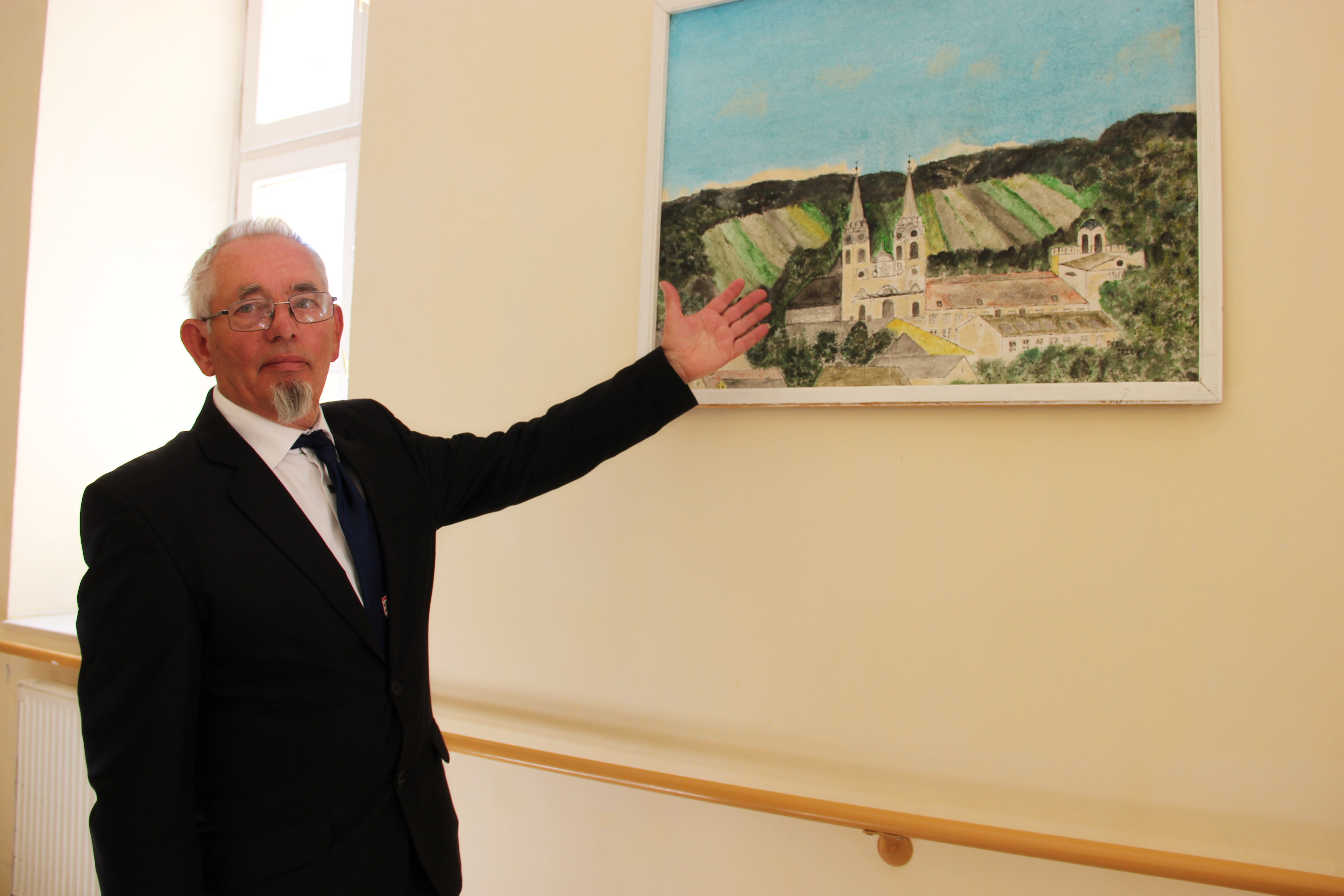 Pék László már nem először örvendezteti meg képeivel a Szent Bernát Idősek Otthonát 